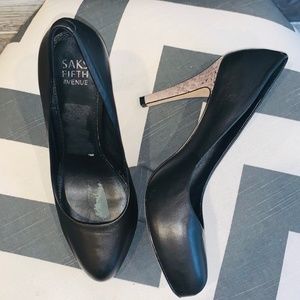 ⬇️$250 SAKS FIFTH AVE  soft blk leather snake heel